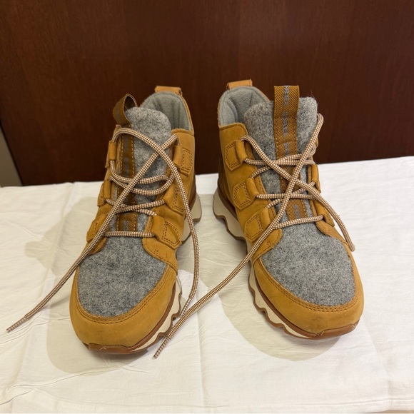 Sorel Shoes - Sorel Tan and Gray Winter Boots